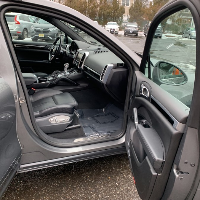 2016 Porsche Cayenne AWD 4dr S photo