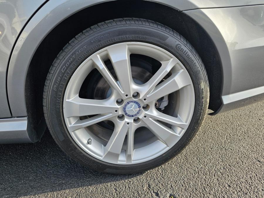 2012 Mercedes-Benz E-Class E350 4MATIC Luxury photo
