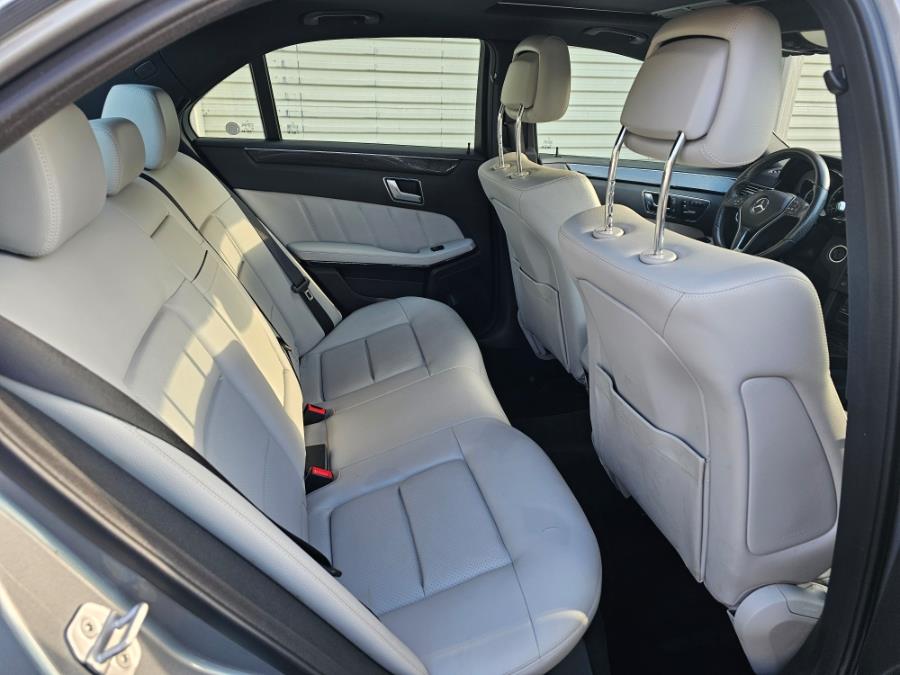 2012 Mercedes-Benz E-Class E350 4MATIC Luxury photo