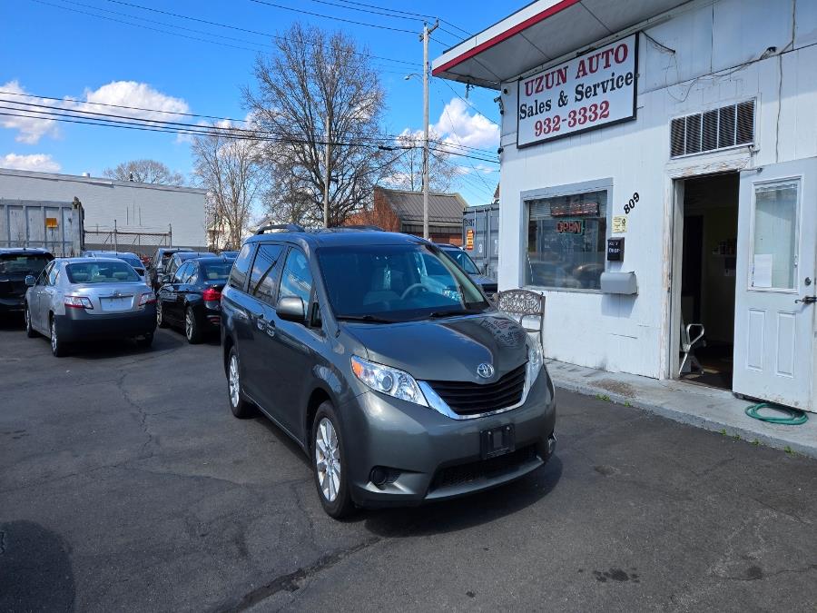 2014 Toyota Sienna LE 7-Passenger photo