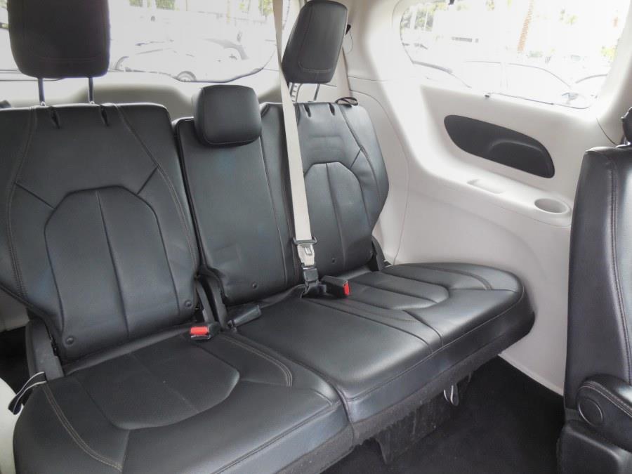 2019 Chrysler Pacifica Touring L FWD photo