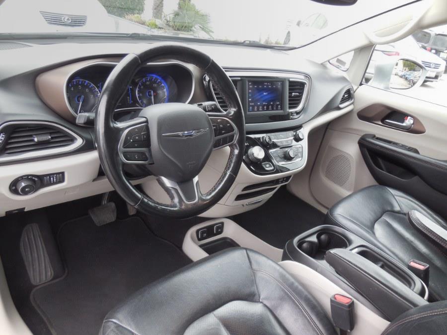 2019 Chrysler Pacifica Touring L FWD photo