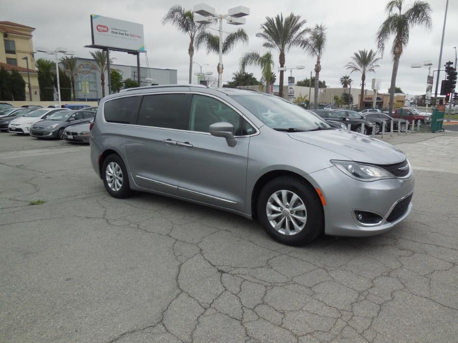 2019 Chrysler Pacifica Touring L FWD photo