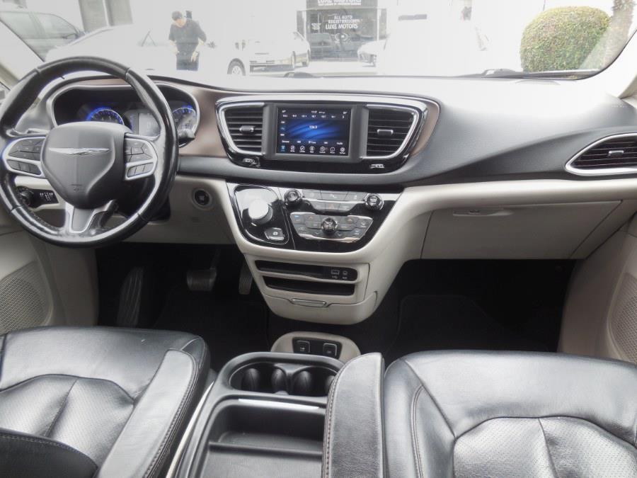 2019 Chrysler Pacifica Touring L FWD photo