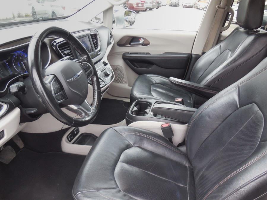 2019 Chrysler Pacifica Touring L FWD photo