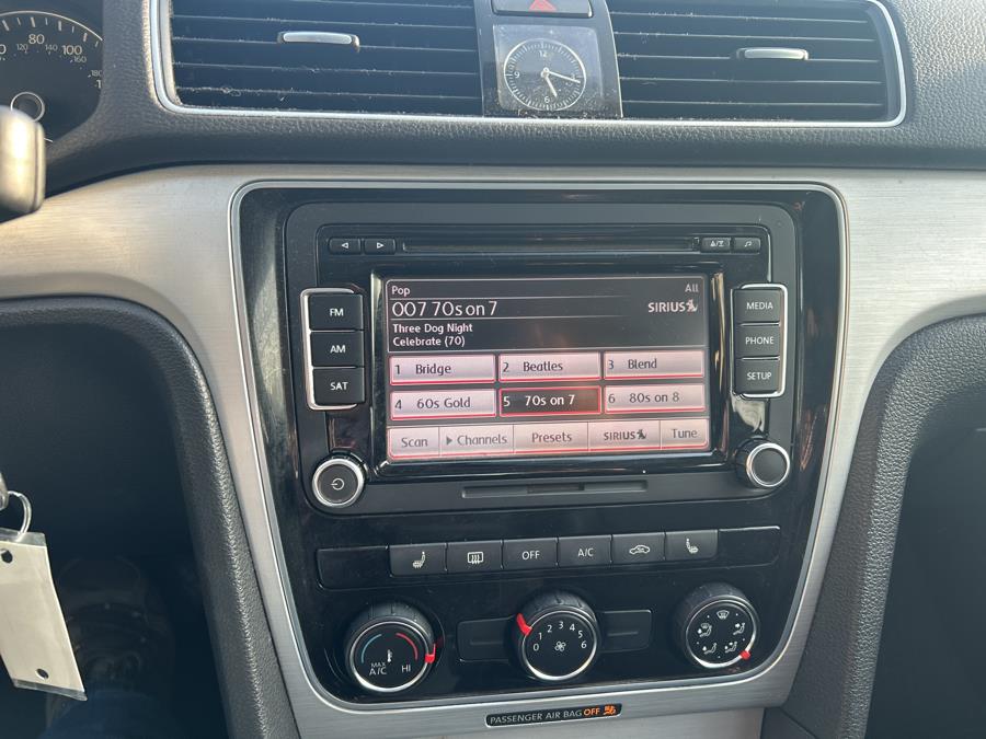 2013 Volkswagen Passat SE PZEV photo