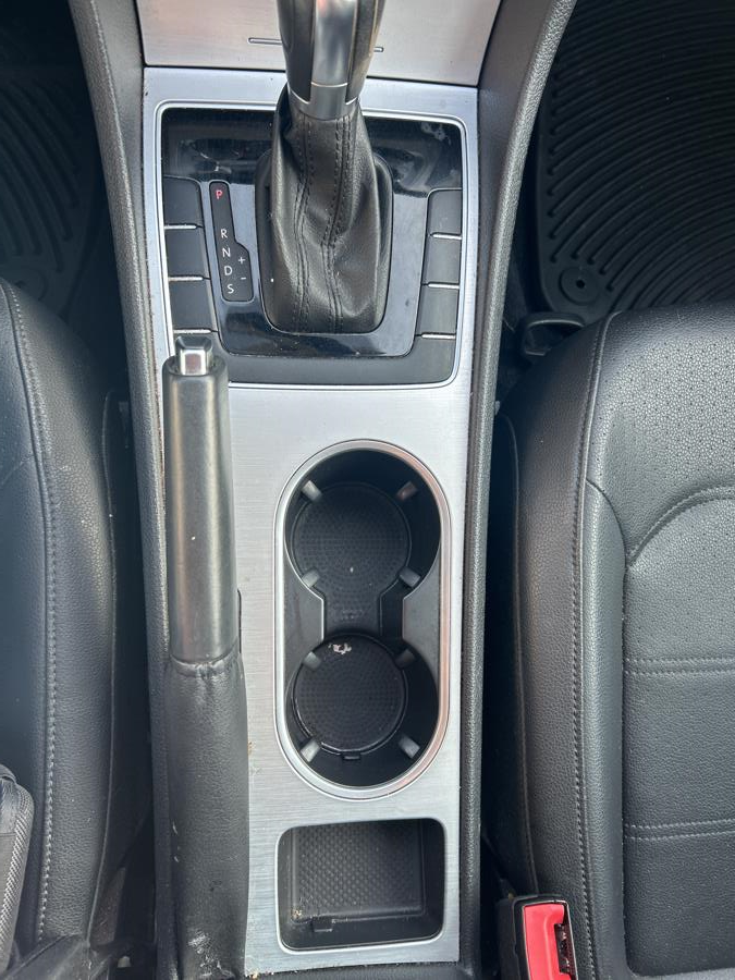 2013 Volkswagen Passat SE PZEV photo