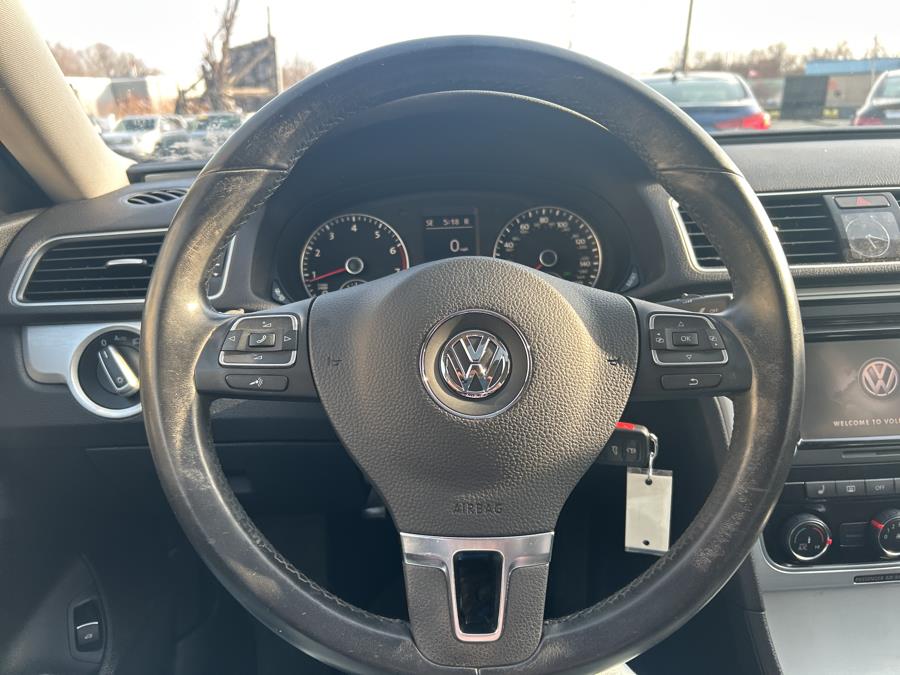 2013 Volkswagen Passat SE PZEV photo