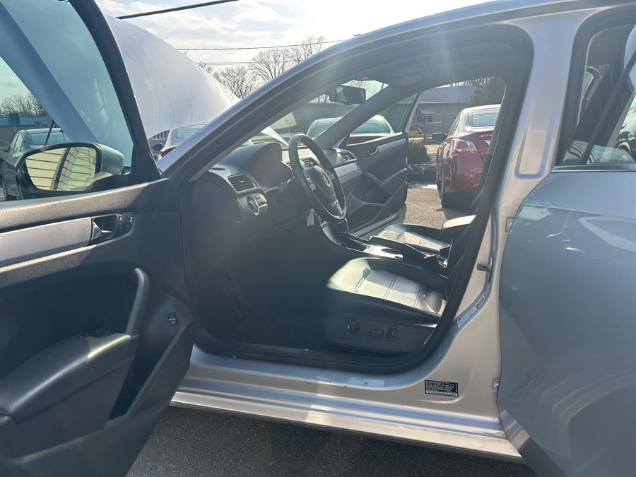 2013 Volkswagen Passat SE PZEV photo