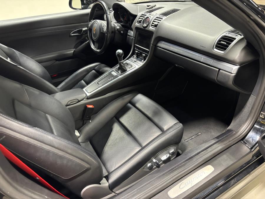 2016 Porsche Cayman 2dr Cpe photo