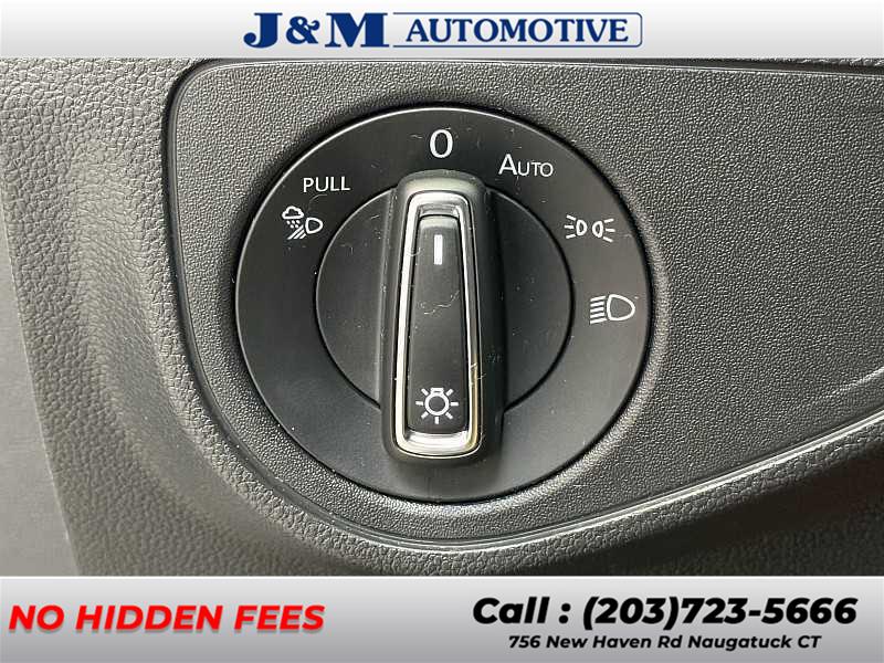 2021 Volkswagen Atlas Cross Sport 3.6L V6 SE w/Technology photo