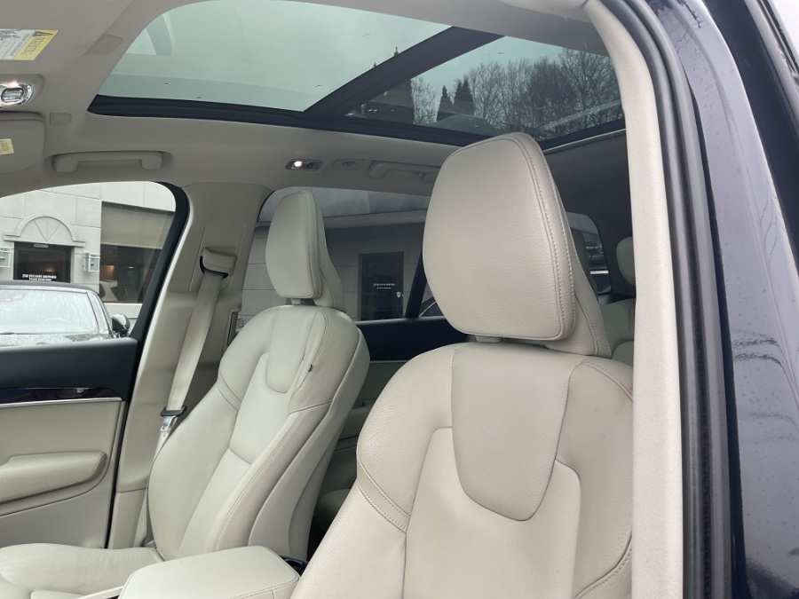 2019 Volvo XC90 T6 AWD Momentum photo