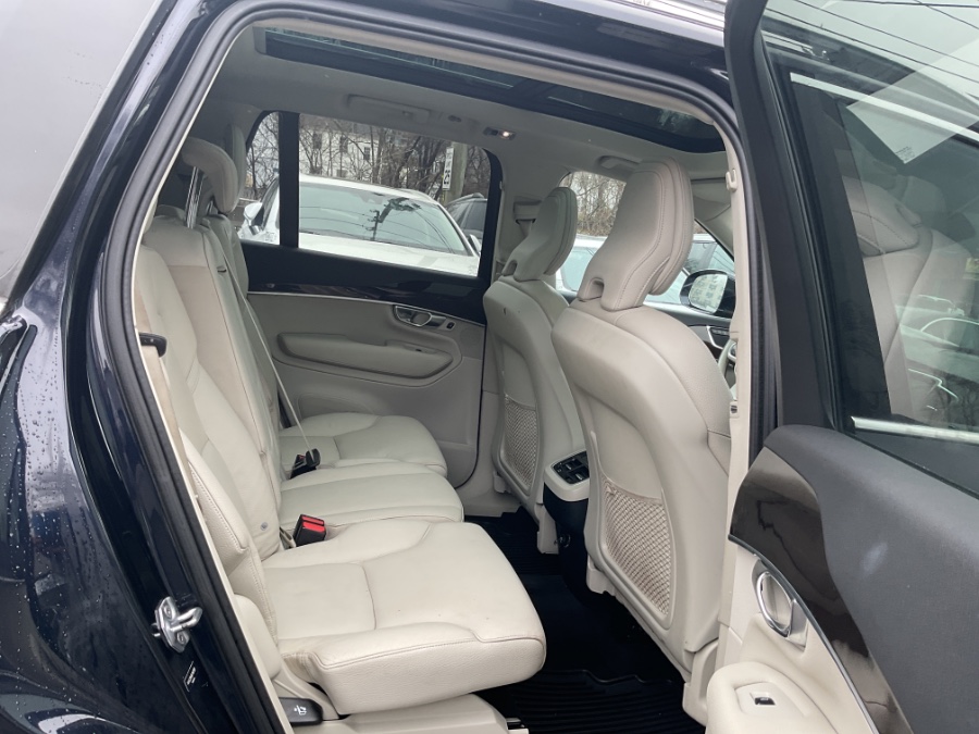 2019 Volvo XC90 T6 AWD Momentum photo