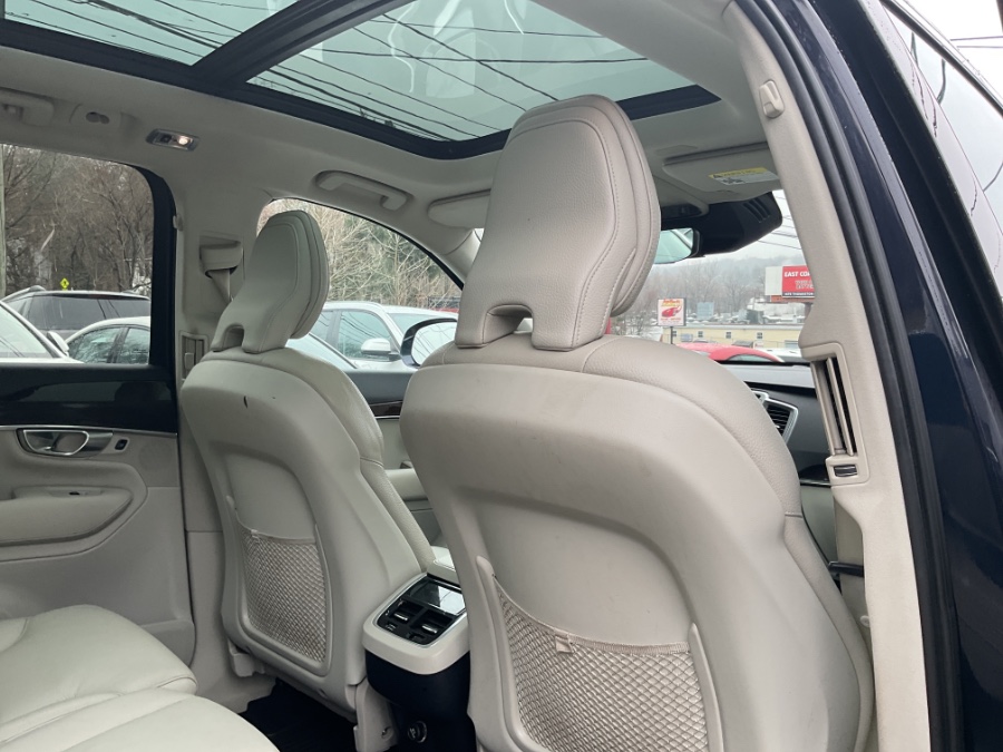 2019 Volvo XC90 T6 AWD Momentum photo