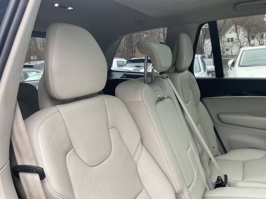 2019 Volvo XC90 T6 AWD Momentum photo