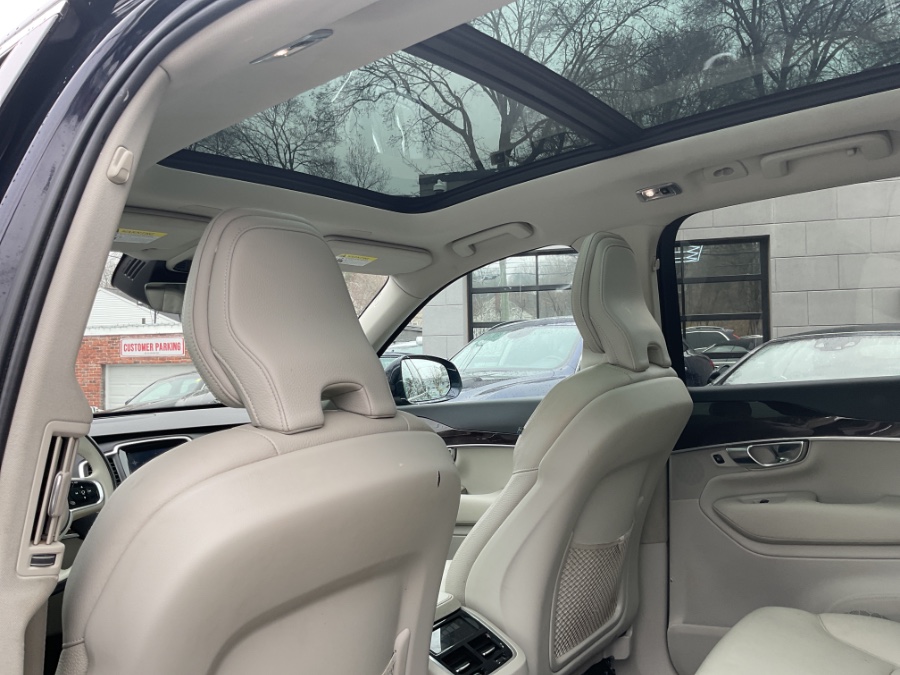2019 Volvo XC90 T6 AWD Momentum photo