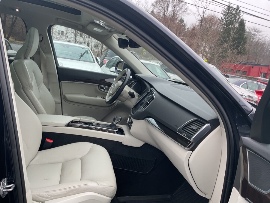 2019 Volvo XC90 T6 AWD Momentum photo