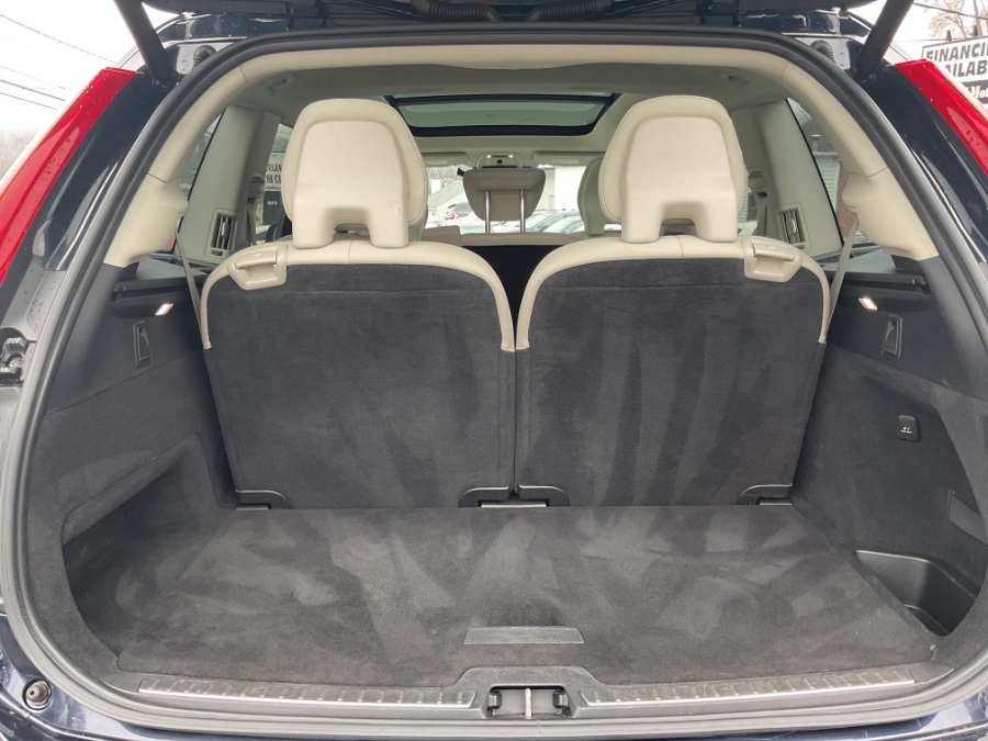 2019 Volvo XC90 T6 AWD Momentum photo