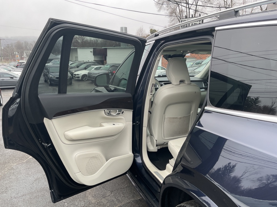 2019 Volvo XC90 T6 AWD Momentum photo