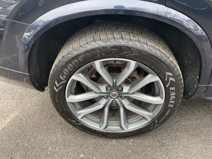 2019 Volvo XC90 T6 AWD Momentum photo
