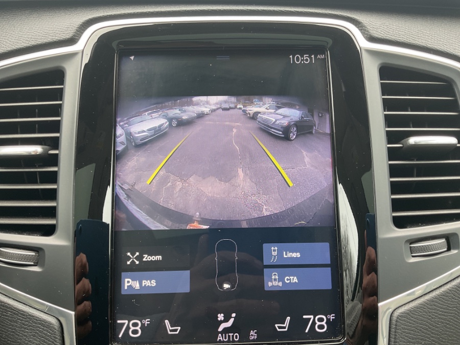2019 Volvo XC90 T6 AWD Momentum photo