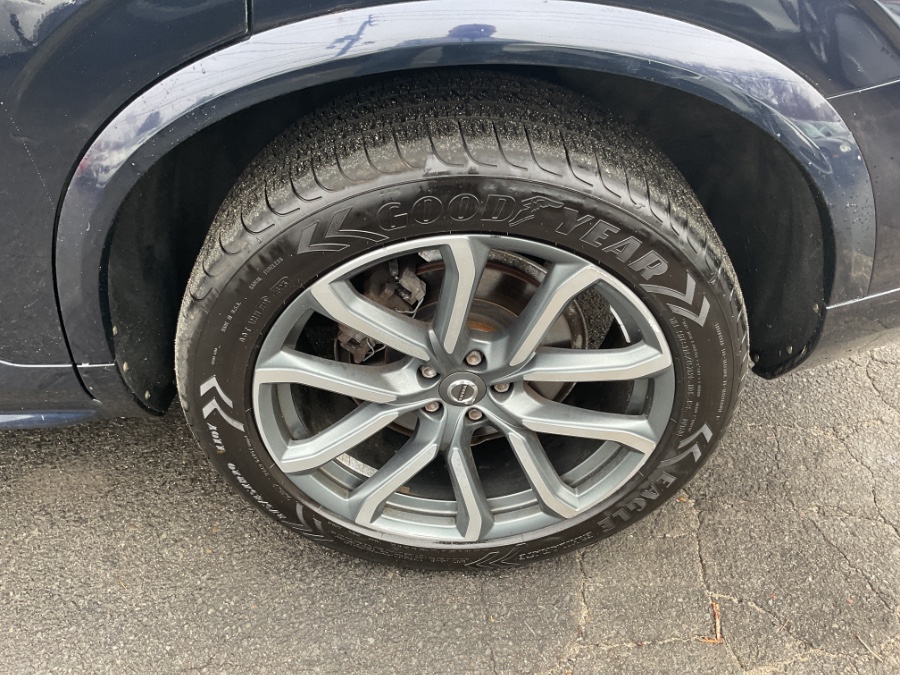 2019 Volvo XC90 T6 AWD Momentum photo