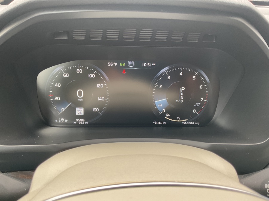 2019 Volvo XC90 T6 AWD Momentum photo