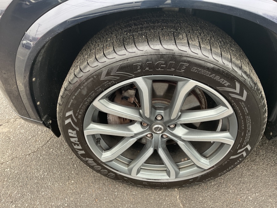 2019 Volvo XC90 T6 AWD Momentum photo