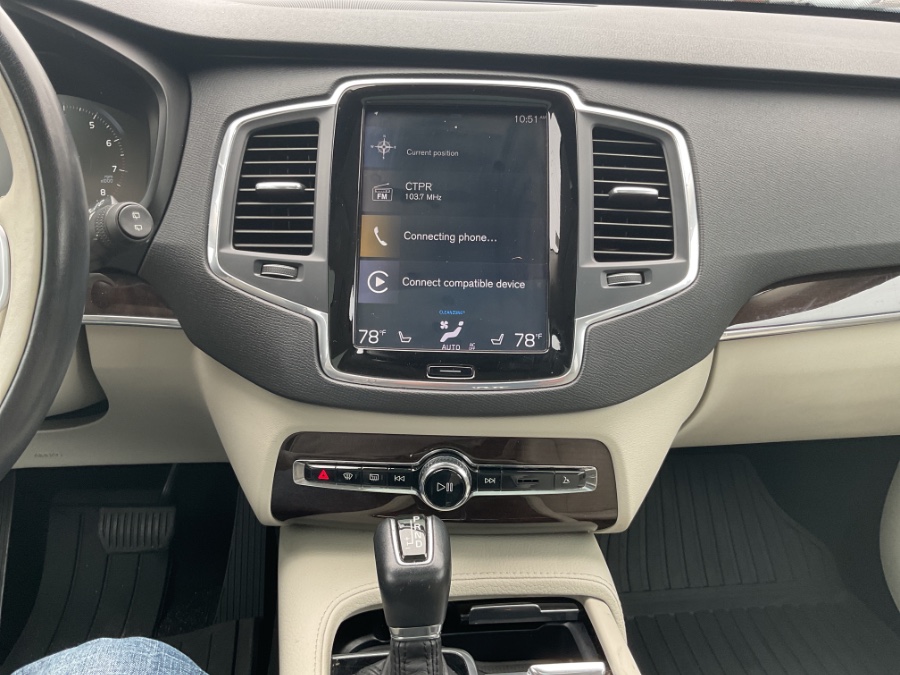 2019 Volvo XC90 T6 AWD Momentum photo