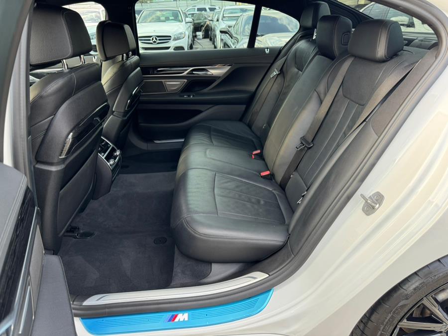 2022 BMW 7-Series 740i Sedan photo