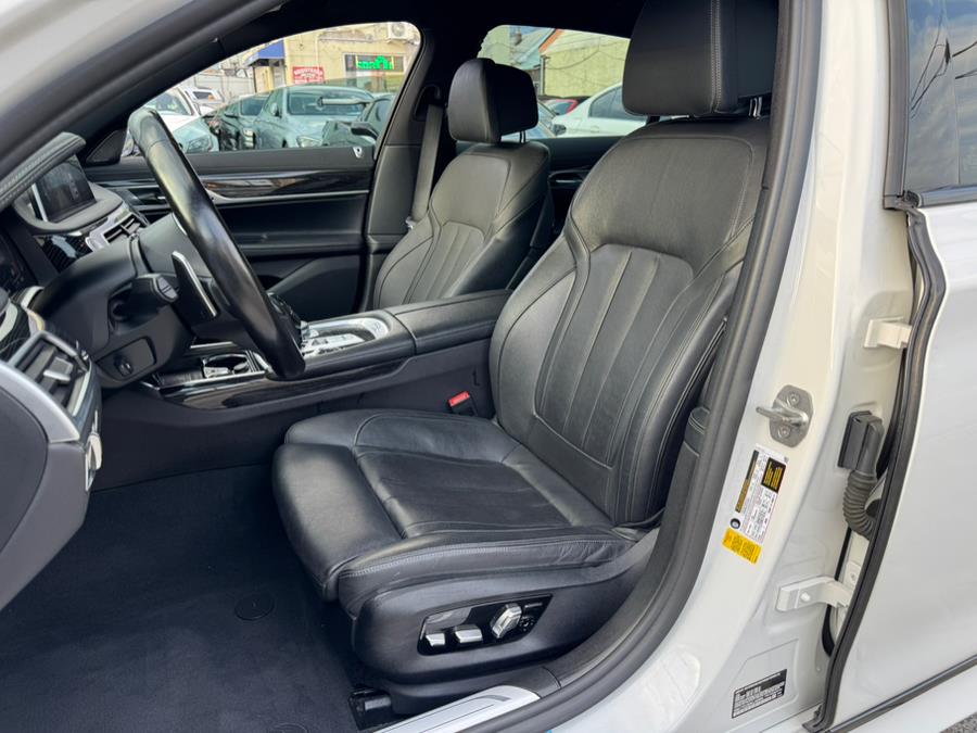 2022 BMW 7-Series 740i Sedan photo