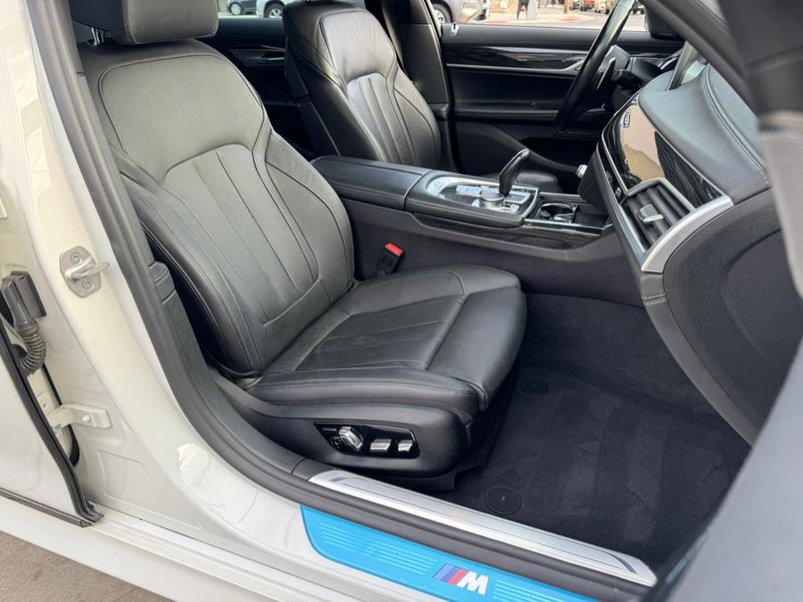 2022 BMW 7-Series 740i Sedan photo