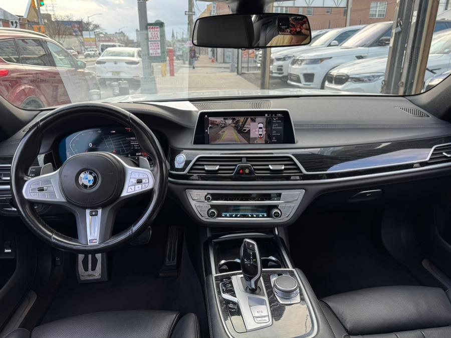 2022 BMW 7-Series 740i Sedan photo