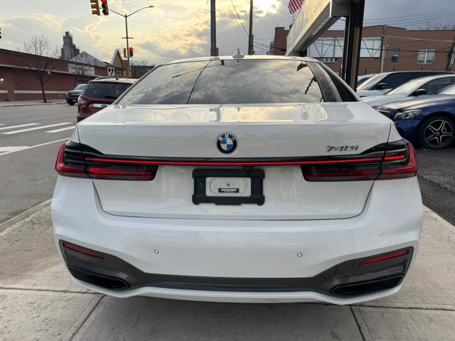 2022 BMW 7-Series 740i Sedan photo