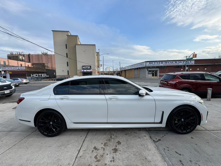 2022 BMW 7-Series 740i Sedan photo
