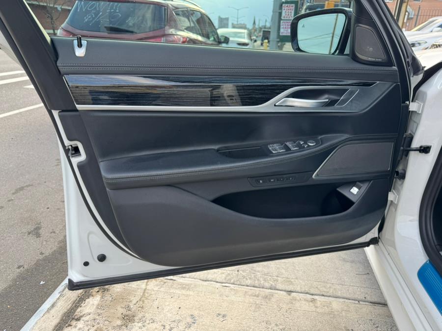 2022 BMW 7-Series 740i Sedan photo