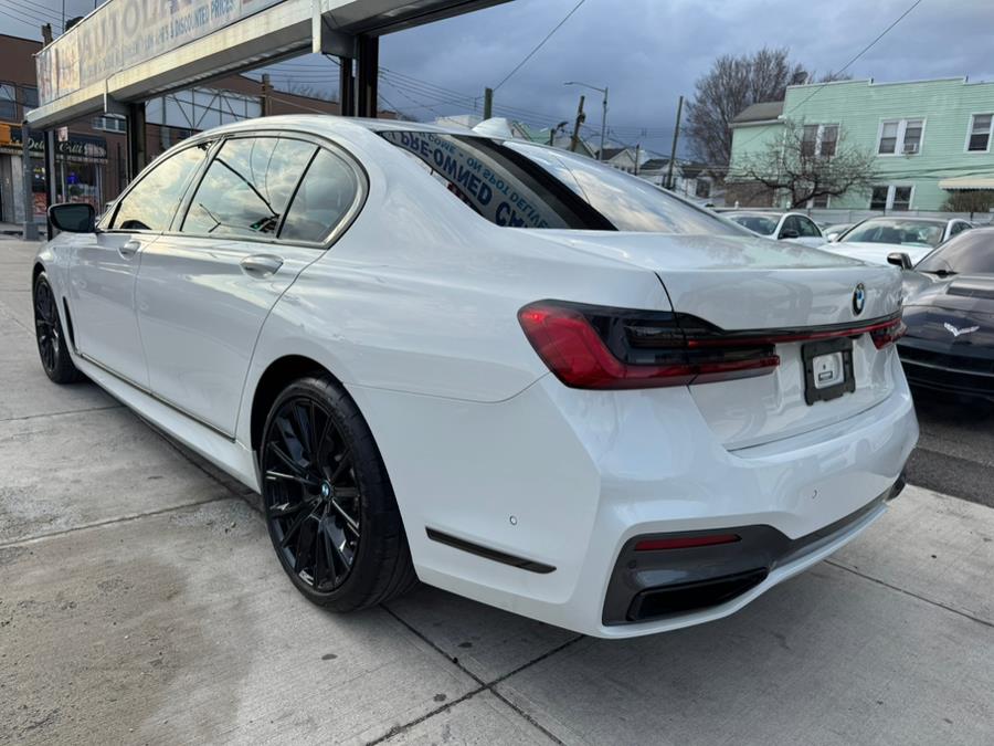 2022 BMW 7-Series 740i Sedan photo