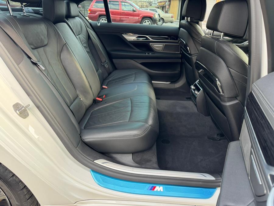 2022 BMW 7-Series 740i Sedan photo