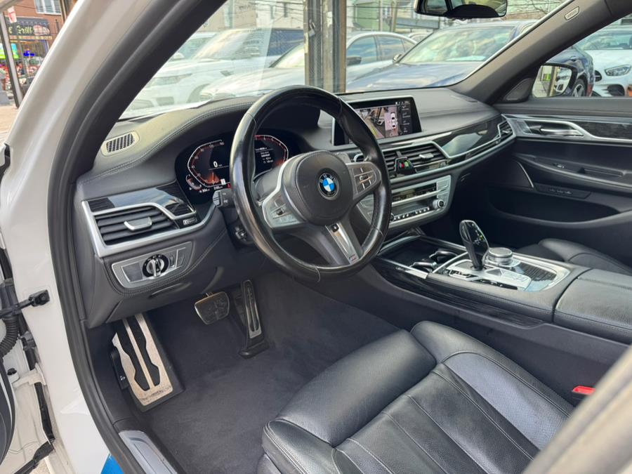 2022 BMW 7-Series 740i Sedan photo