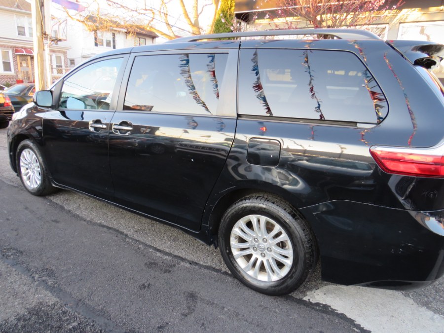 2016 Toyota Sienna XLE Premium 8 Passenger photo