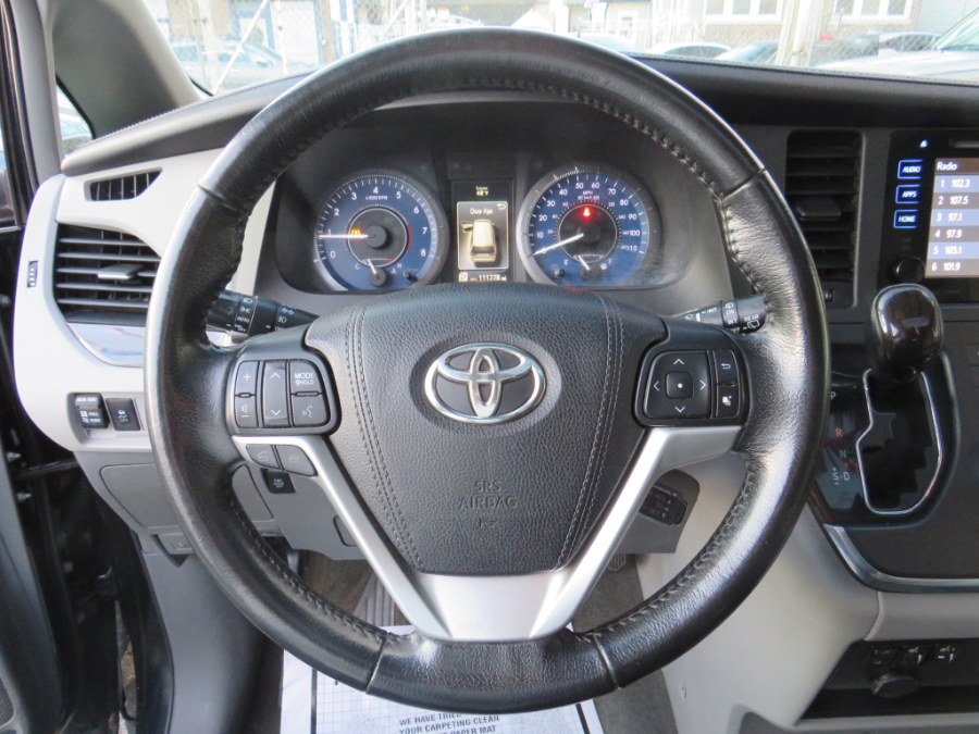 2016 Toyota Sienna XLE Premium 8 Passenger photo