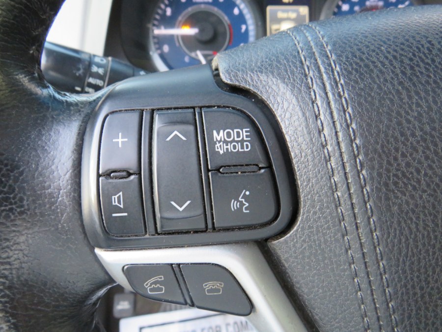 2016 Toyota Sienna XLE Premium 8 Passenger photo