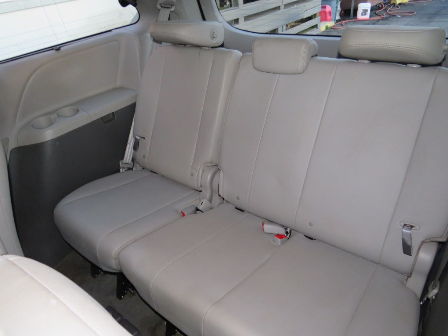 2016 Toyota Sienna XLE Premium 8 Passenger photo