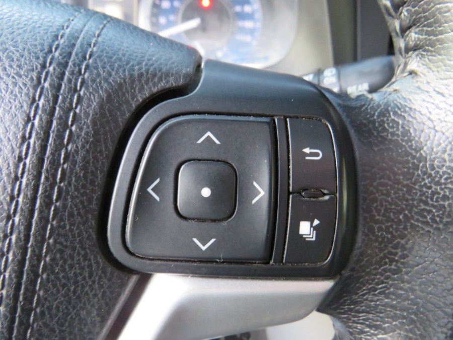 2016 Toyota Sienna XLE Premium 8 Passenger photo
