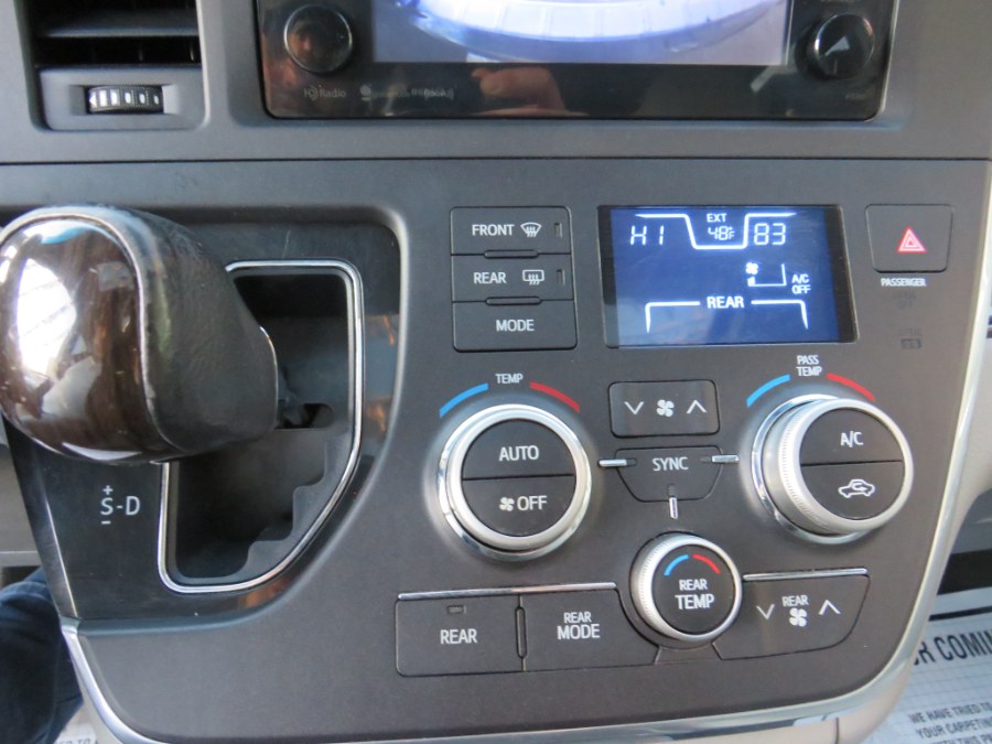 2016 Toyota Sienna XLE Premium 8 Passenger photo