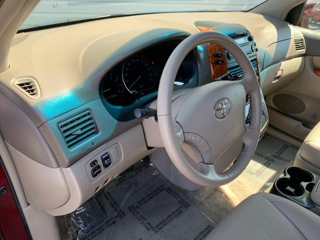 2009 Toyota Sienna XLE photo