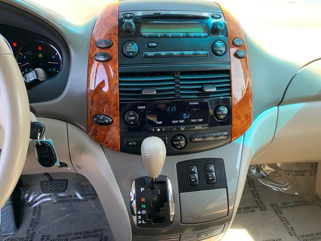 2009 Toyota Sienna XLE photo