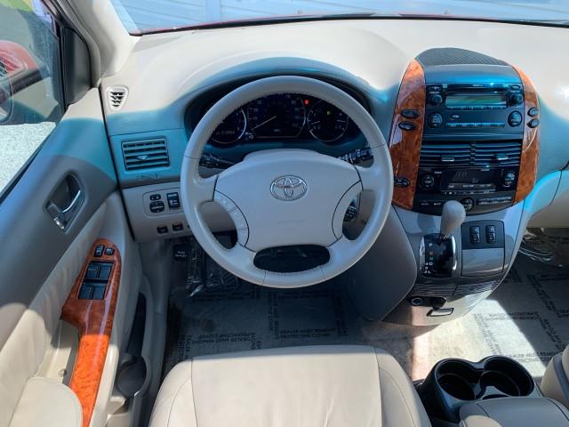 2009 Toyota Sienna XLE photo