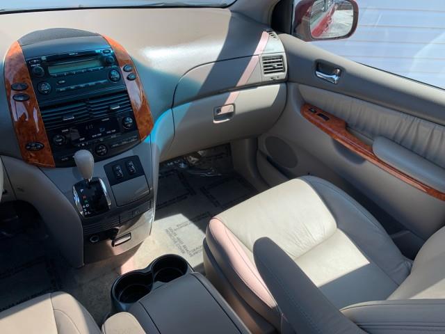 2009 Toyota Sienna XLE photo