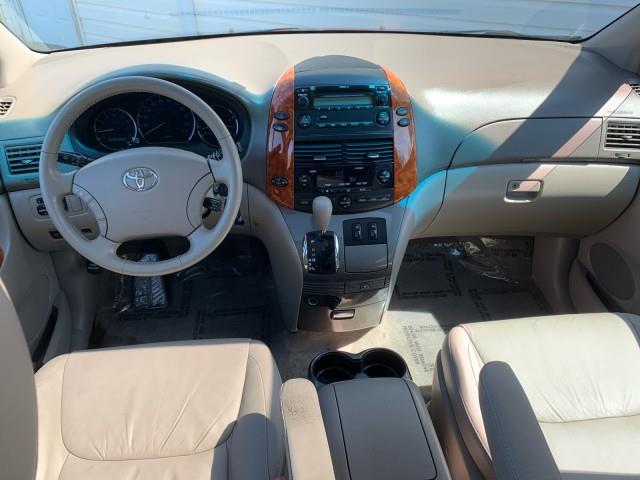 2009 Toyota Sienna XLE photo